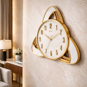 Ceas de perete modern auriu cu design geometric elegant pentru living