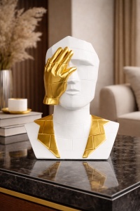 Statueta decorativa bust abstract alb cu mana aurie pe fata, simbol nu vad, figurina moderna pentru living