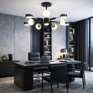 Lustră modernă tip spider cu globuri opal și accente metalice aurii, având un design simetric și elegant