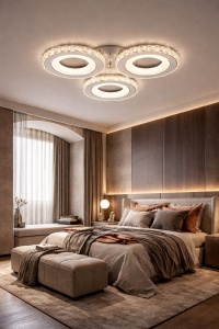 Lustră LED modernă cu trei cercuri luminoase și cristale acrilice, perfectă pentru un dormitor elegant și iluminat uniform