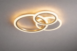 Lustră LED modernă cu design în cercuri împletite, ideală pentru dormitoare și livinguri elegante, oferind lumină uniformă și un aspect minimalist