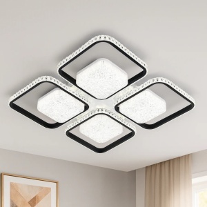 Lustră LED modernă cu patru module pătrate cristaline, încadrate în rame negre cu margini luminoase