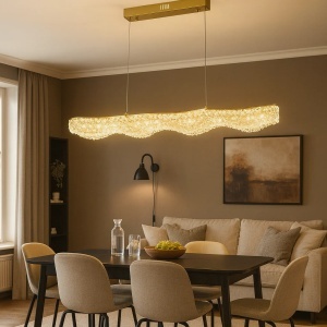 Candelabru modern linear auriu cu cristale, ideal pentru iluminat elegant în dining sau bucătărie