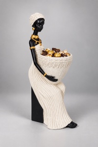 Statuetă Africană cu Suport Decorativ – "Kervina"