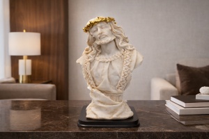 Statueta religioasa Iisus cu coroana de spini pe suport negru