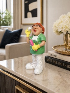 Statueta decorativa asistenta dentara cu accesorii, figurina haioasa pentru cabinet stomatologic