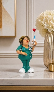Statueta haioasa cu asistenta medicala si seringa, decor tematic medical