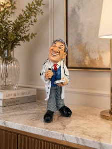 Statueta decorativa medic cu stetoscop si carnet, figurina haioasa pentru cabinet sau birou