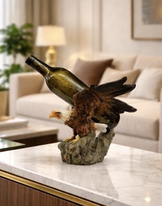Suport decorativ pentru sticla de vin cu vultur, figurina eleganta