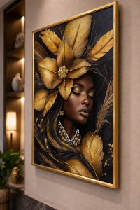 Tablou cu femeie africana si flunze aurii decorative, decor modern pentru interior