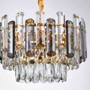 Candelabru modern argintiu cu cristale transparente verticale și design elegant suspendat