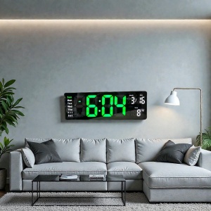 Ceas digital cu afișaj LED verde și colțuri rotunjite, dată, temperatură și ziua săptămânii, design modern pentru interior.