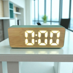 Ceas digital cu design din lemn și afișaj LED alb, ideal pentru dormitor sau birou modern