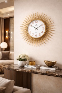 Ceas de perete modern alb cu design solar auriu si stil elegant