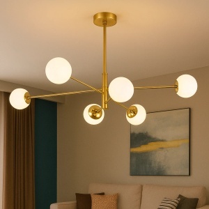 Lustră modernă aurie cu globuri opal suspendate, design minimalist pentru iluminat elegant în living sau dining