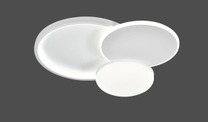 Plafonieră LED modernă cu trei discuri circulare albe și design minimalist