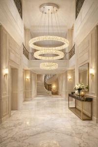 Lustră LED modernă cu trei inele suspendate, efect cristal și lumină caldă, design elegant pentru iluminat decorativ