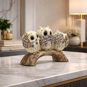 Statuete bufnițe decorative pe suport tip lemn, simbol al cunoașterii și protecției