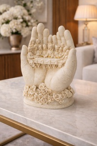 Statuetă religioasă Cina cea de Taină în palmele protectoare, cu Iisus Hristos și cei 12 apostoli, decor creștin simbolic
