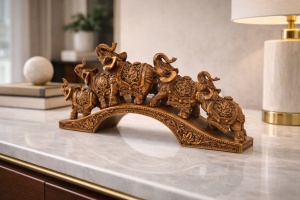 Statueta decorativa familie elefanti pe pod figurine elefanti simbol noroc