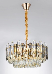 Candelabru auriu cu cristale moderne, design elegant și lumini decorative suspendate