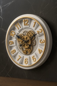 Ceas de perete alb cu design vintage-industrial și mecanisme vizibile si functionale