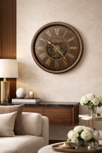 Ceas de perete vintage cu cifre romane și mecanism decorativ tip antic, design rustic pentru decor interior