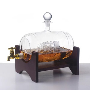 Decantor Pentru Băuturi cu Corabie Decorativă și Robinet Auriu - "Marvello"