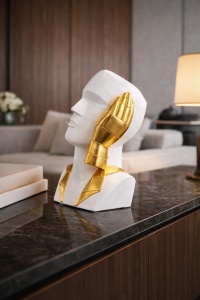 Statueta decorativa bust abstract alb cu detalii aurii, figurina moderna pentru living