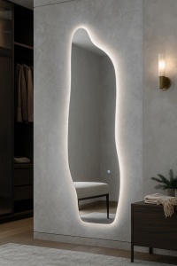oglindă de perete cu formă neregulată, design minimalist fără ramă și iluminare LED rece, caldă și neutră