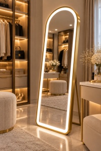 Oglinda LED verticala cu rama aurie si buton touch, design modern pentru dressing