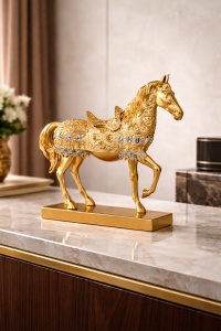 Statuetă decorativă cal elegant, figurina ornamentală pentru living sau birou