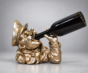 Statuetă Decorativă Cu Suport Pentru Sticlă De Vin - "Bravor"