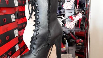 Come in Negozio ancora meglio Online Pole e Demonia