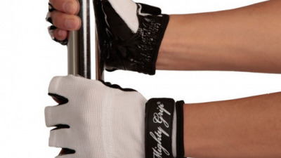 Scegli i guanti sportivi per pole dance