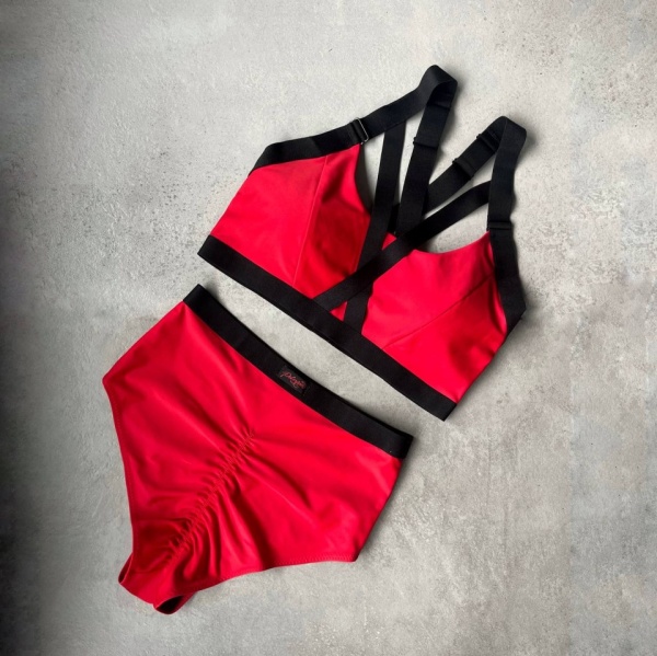 shibari completo pole dance rosso