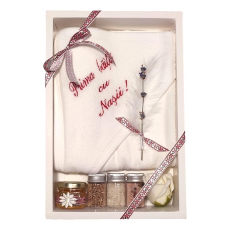 Set botez traditional fetita cu lumanare, trusou in cutie landou si set baita a doua zi – rosu traditional, Denikos NK153-S - Img 3