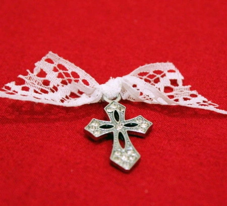 Cruciulite botez elegante cu strasuri si dantela bc11dd - Img 3