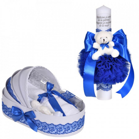 Set lumanare botez cu mesaj si ursulet si trusou botez in landou, decor dantela albastra ingusta, Denikos® C1081