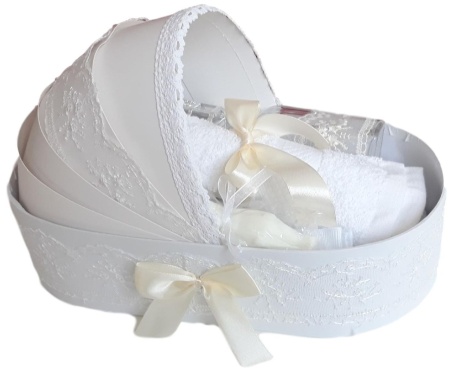 Set trusou complet in landou decorat cu dantela, lumanare botez personalizata cu mesaj si set pentru prima baita dupa botez, culoare crem / ivoire, Denikos NK146 - Img 4