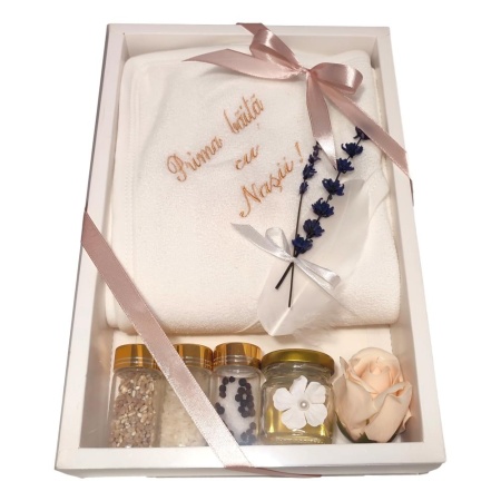 Set lumanare botez personalizata cu mesaj, trusou complet in landou decorat cu dantela pentru botez si set baita cu nasii dupa botez pentru fetita, culoare roz prafuit, Denikos NK149 - Img 4