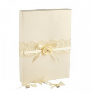 Set 50 cruciulite botez elegante si cutie cruciulite cu dantele cadou CC-012