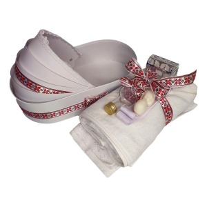 Set botez traditional fetita cu lumanare, trusou in cutie landou si set baita a doua zi – rosu traditional, Denikos NK153-S - Img 5