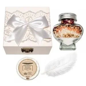 Set prima baita dupa botez cu nasii pentru baiat sau fata - Cutie eleganta, sapun, fulg si borcanel cu ingrediente traditionale, decor alb, Denikos® NK101