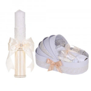 Set botez elegant, lumanare margelute si si trusou botez in landou, decor dantela crem / ivoire ingusta, Denikos® C9308