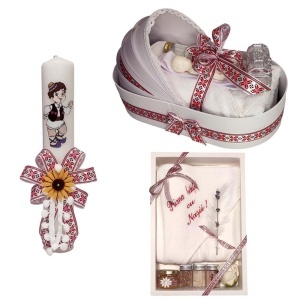 Set trusou botez in landou decorat traditional, set prima baita dupa botez cu mirodenii pentru baietel, lumanare cu motive populare romanesti, rosu traditional, Denikos NK154 - Img 1
