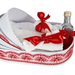 Set botez cu lumanare, trusou in cutie landou si set baita a doua zi – rosu elegant, Denikos NK126 - Img 2