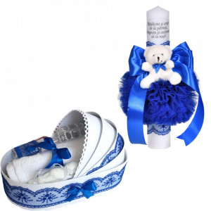 Set lumanare botez cu mesaj si ursulet si trusou botez in landou, decor dantela albastra lata, Denikos® C1082