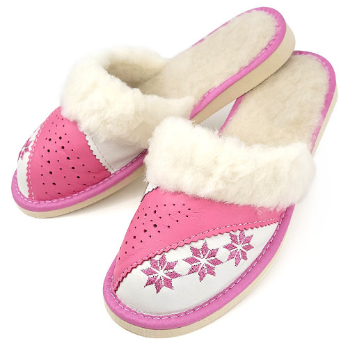 Papuci de Casa Dama Imblaniti cu Lana de Oaie Model &#039;Spirit of Winter&#039; Pink Light