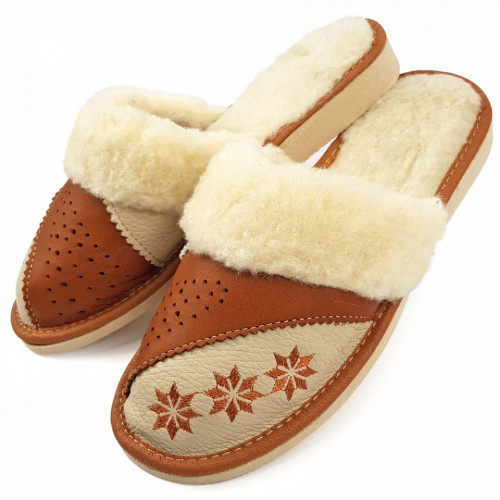 Papuci de Casa Dama Imblaniti cu Lana de Oaie Model &#039;Spirit of Winter&#039; Creamy